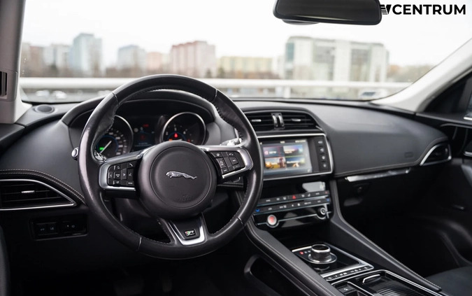 Jaguar F-Pace cena 134900 przebieg: 89809, rok produkcji 2018 z Gościno małe 106
